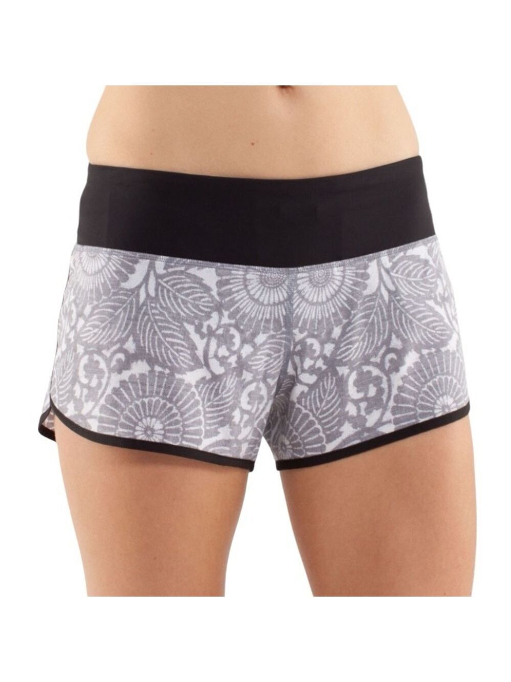 Lululemon Athletica Shorts Women’s Size 4 Ultra II. Beachy Floral White Fossil
